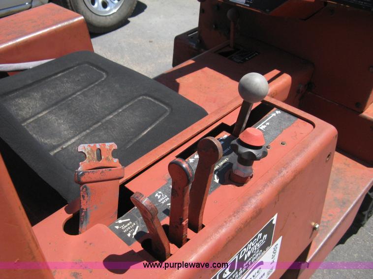 image for item A4289 1989 Ditch Witch 350SXD vibratory plow