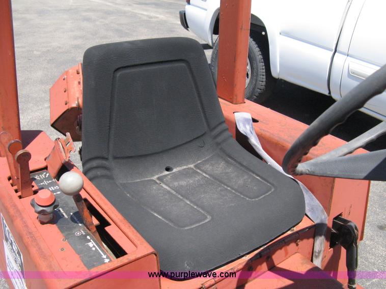 image for item A4289 1989 Ditch Witch 350SXD vibratory plow