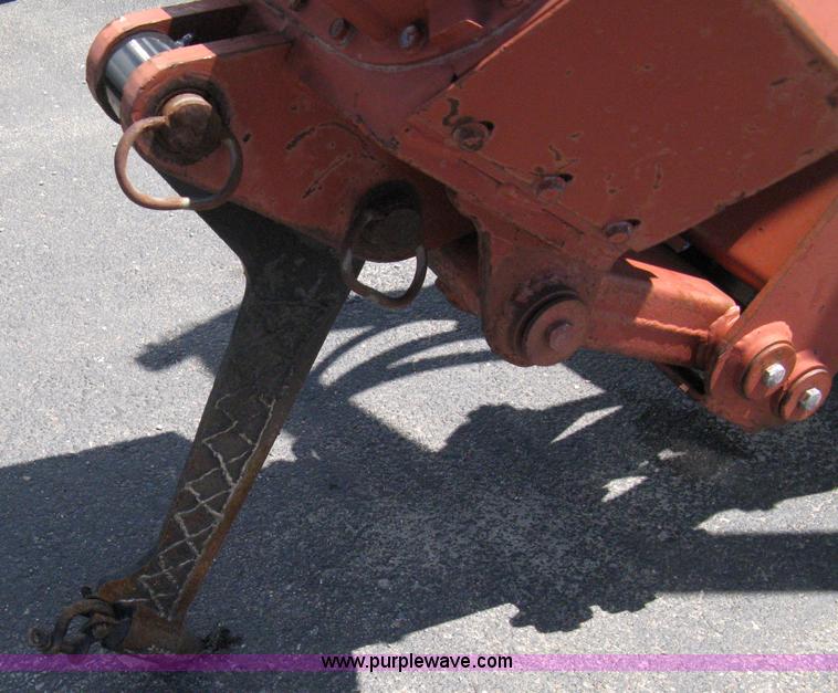 image for item A4289 1989 Ditch Witch 350SXD vibratory plow