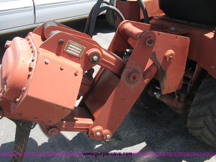 image for item A4289 1989 Ditch Witch 350SXD vibratory plow
