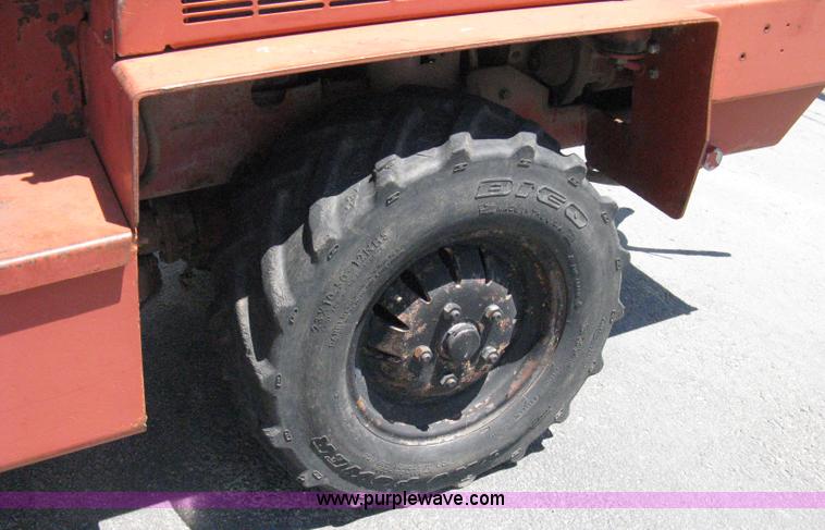 image for item A4289 1989 Ditch Witch 350SXD vibratory plow