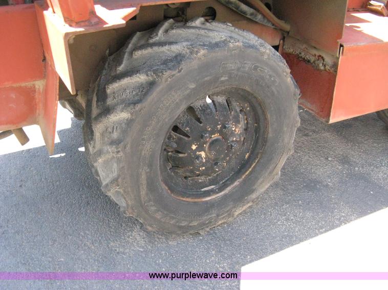 image for item A4289 1989 Ditch Witch 350SXD vibratory plow