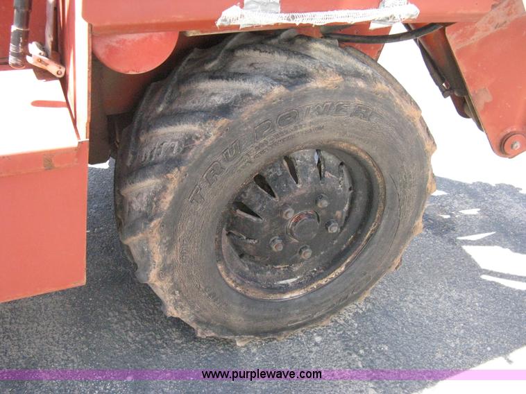 image for item A4289 1989 Ditch Witch 350SXD vibratory plow