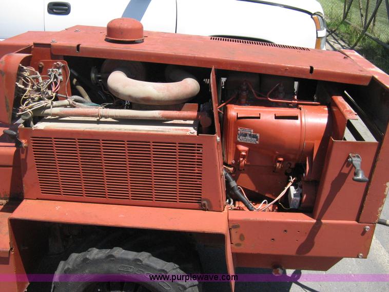 image for item A4289 1989 Ditch Witch 350SXD vibratory plow