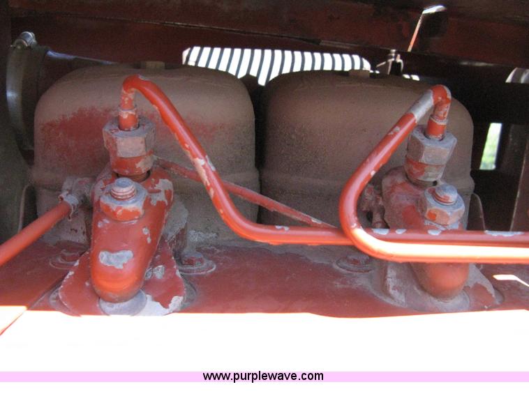 image for item A4289 1989 Ditch Witch 350SXD vibratory plow