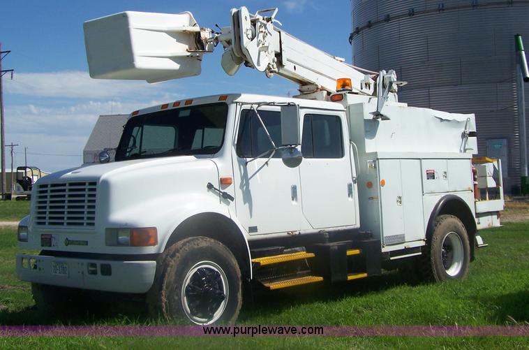 image for item A4549 1992 International 4900 crew cab bucket truck