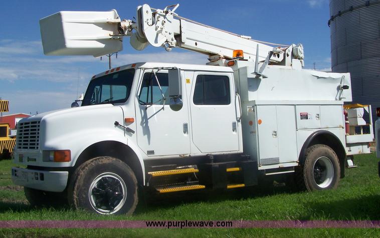 image for item A4549 1992 International 4900 crew cab bucket truck