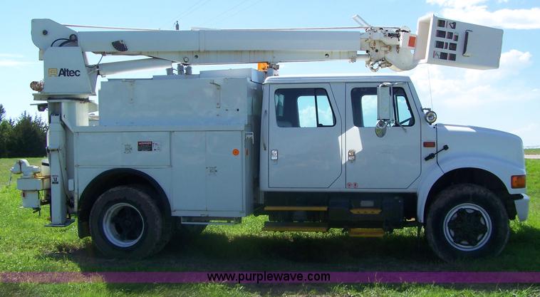 image for item A4549 1992 International 4900 crew cab bucket truck