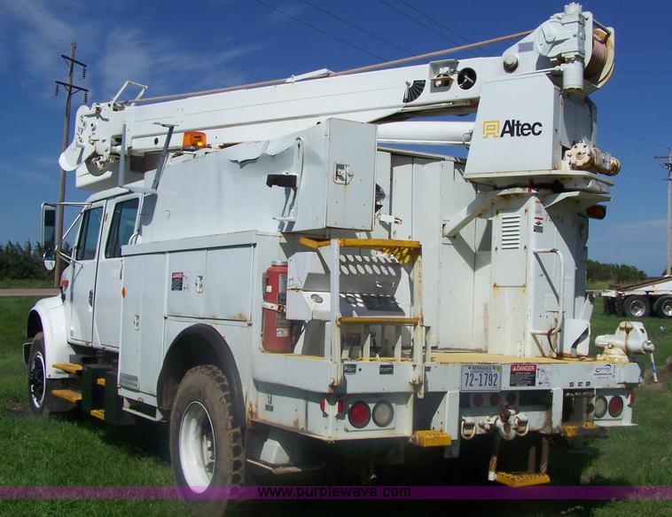 image for item A4549 1992 International 4900 crew cab bucket truck
