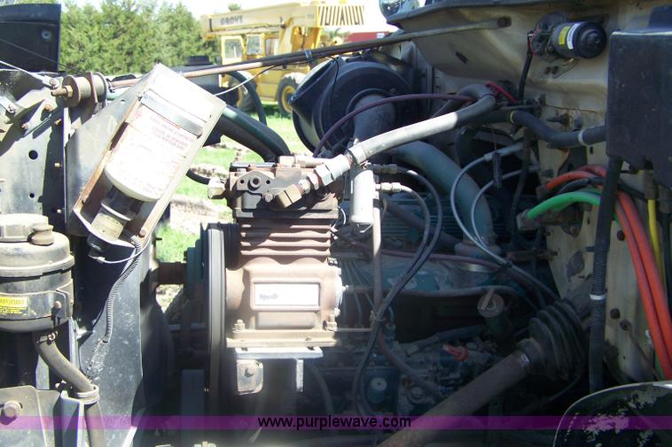 image for item A4549 1992 International 4900 crew cab bucket truck