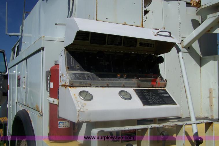 image for item A4549 1992 International 4900 crew cab bucket truck