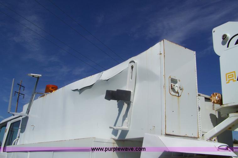 image for item A4549 1992 International 4900 crew cab bucket truck