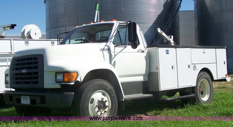 image for item A4550 1997 Ford F700 service truck