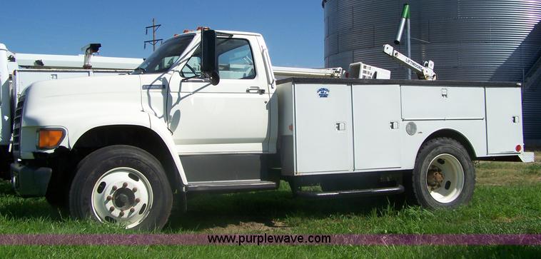 image for item A4550 1997 Ford F700 service truck