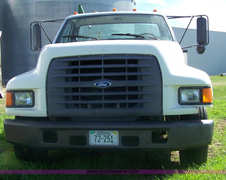 image for item A4550 1997 Ford F700 service truck