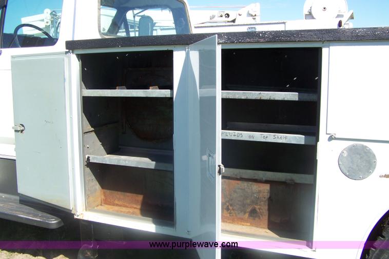 image for item A4550 1997 Ford F700 service truck