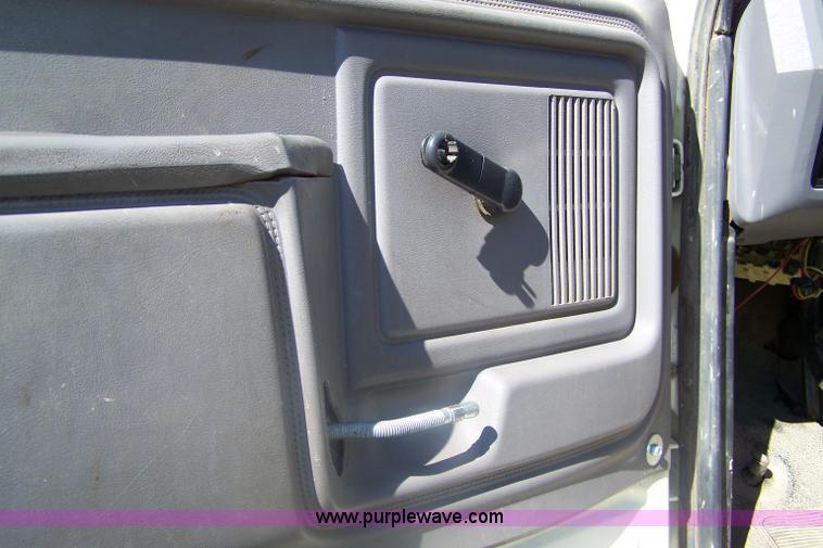 image for item A4550 1997 Ford F700 service truck