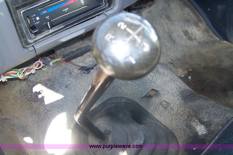 image for item A4550 1997 Ford F700 service truck