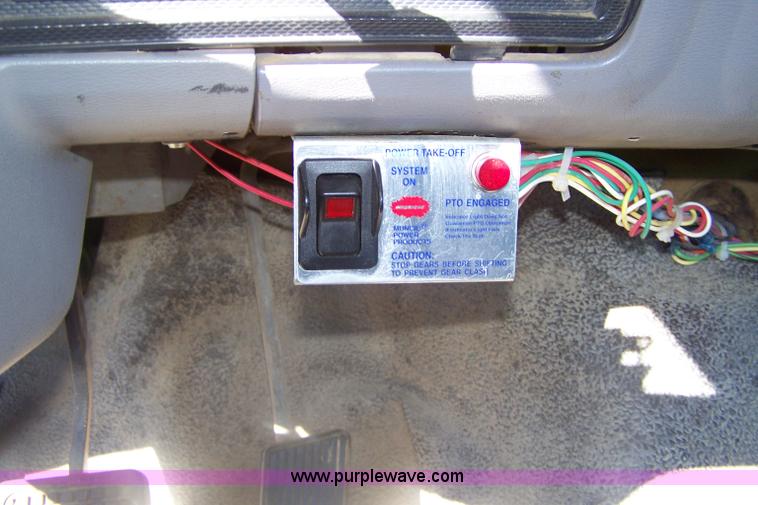 image for item A4550 1997 Ford F700 service truck