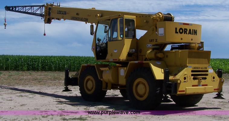 image for item A4559 1990 Lorain LRT 275D crane