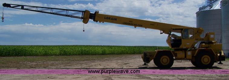 image for item A4559 1990 Lorain LRT 275D crane