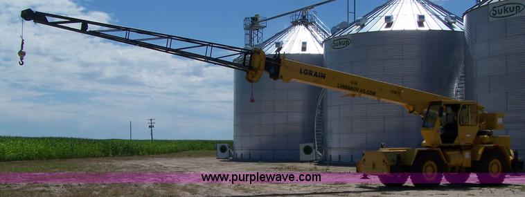 image for item A4559 1990 Lorain LRT 275D crane