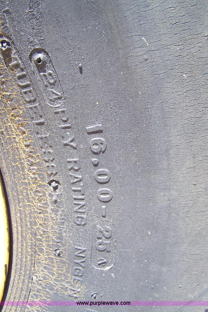 image for item A4559 1990 Lorain LRT 275D crane