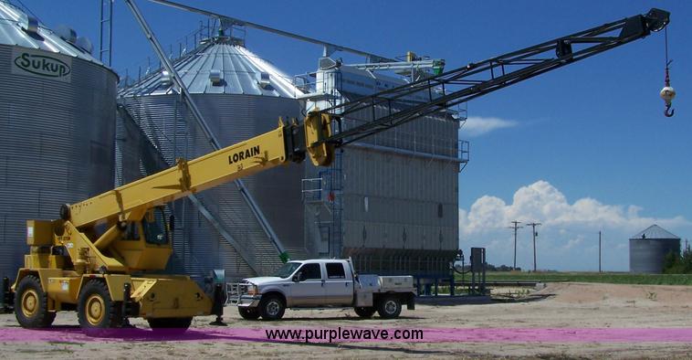 image for item A4559 1990 Lorain LRT 275D crane