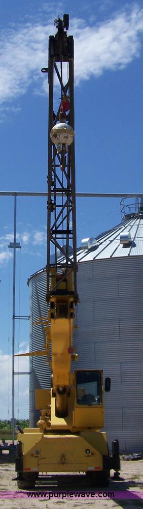 image for item A4559 1990 Lorain LRT 275D crane