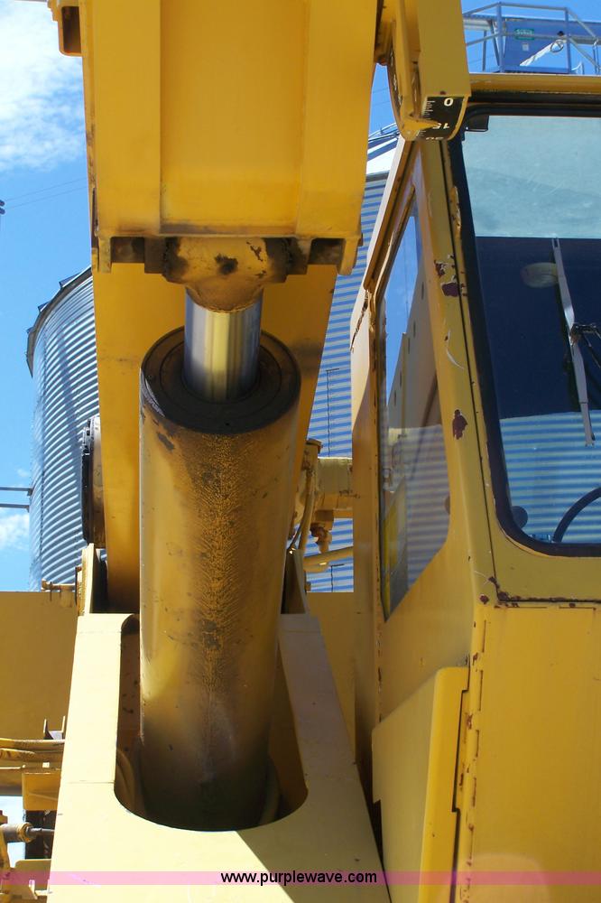 image for item A4559 1990 Lorain LRT 275D crane