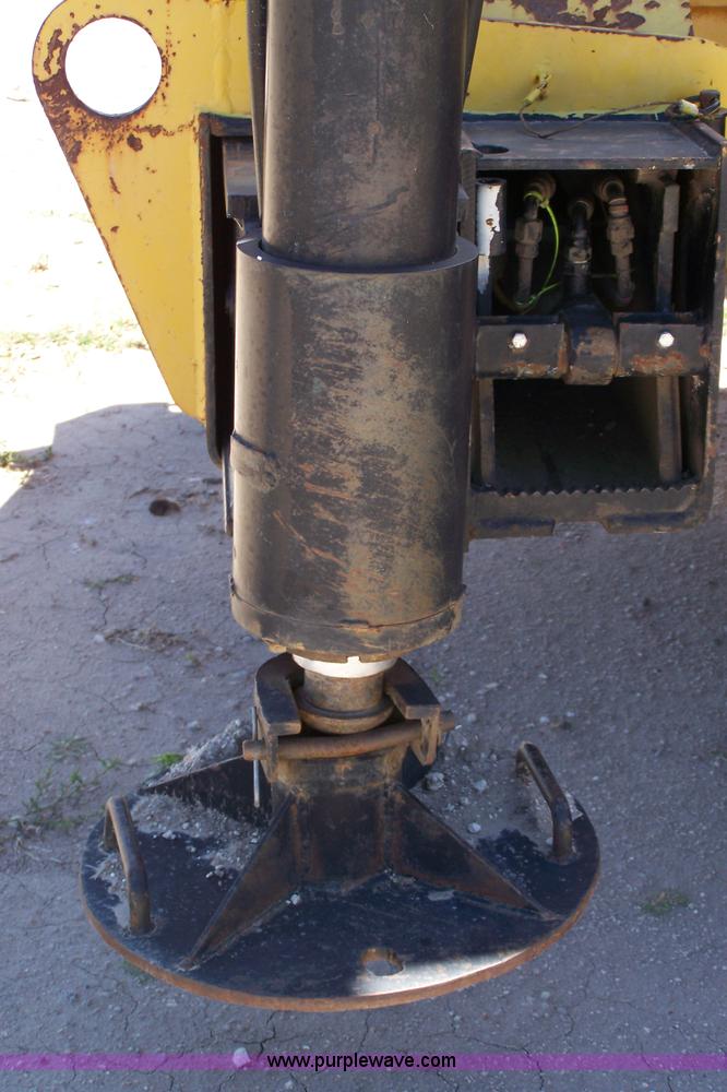 image for item A4559 1990 Lorain LRT 275D crane