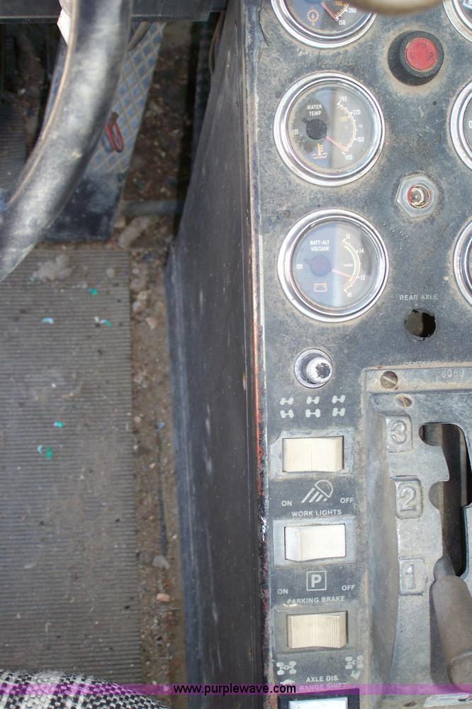 image for item A4559 1990 Lorain LRT 275D crane