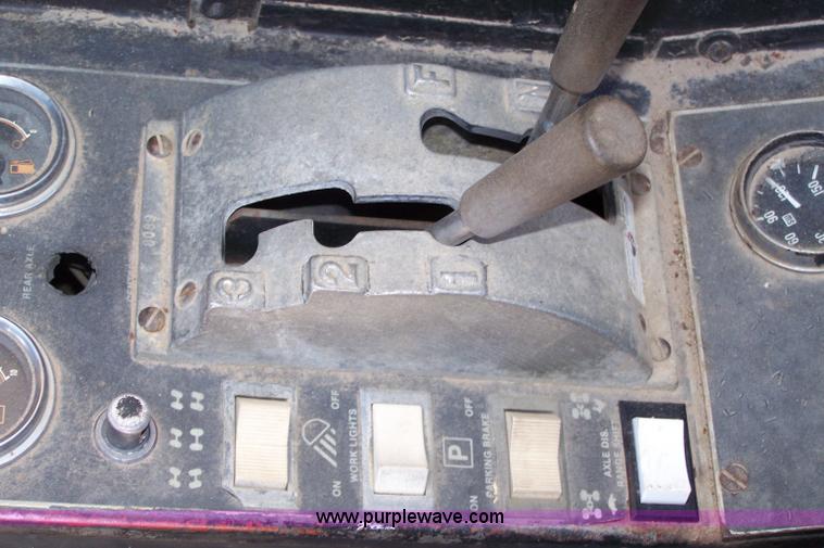 image for item A4559 1990 Lorain LRT 275D crane