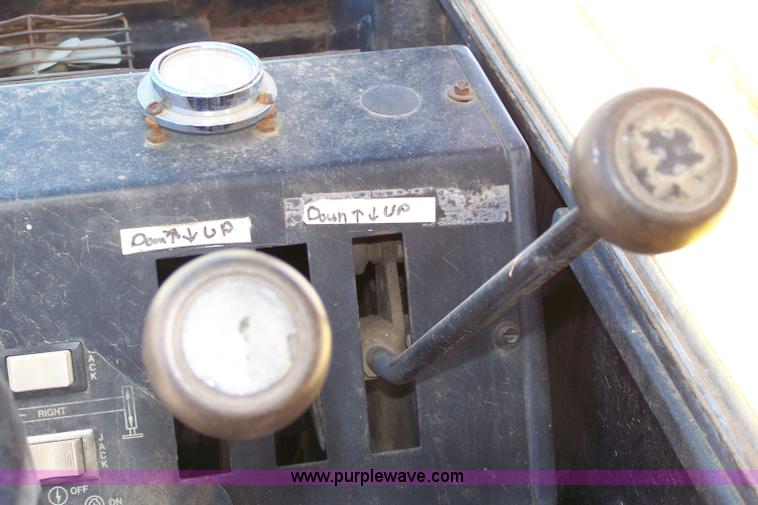 image for item A4559 1990 Lorain LRT 275D crane