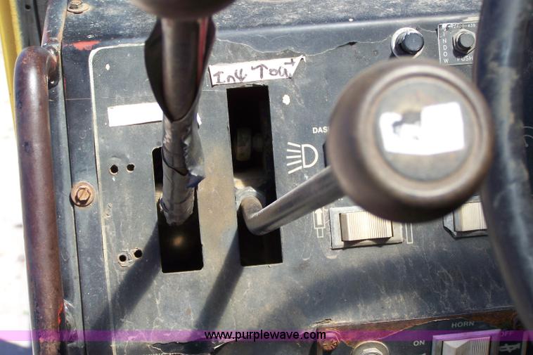 image for item A4559 1990 Lorain LRT 275D crane