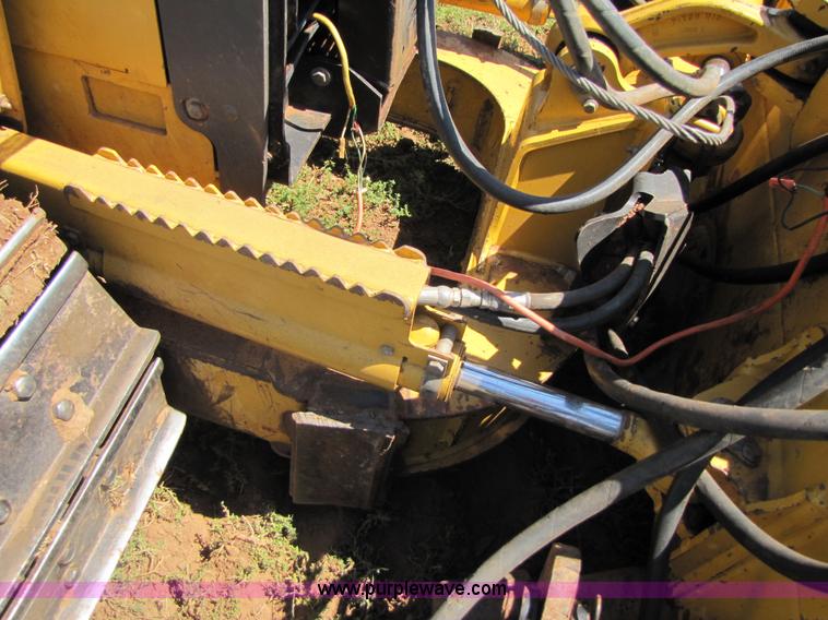 image for item A4654 2003 John Deere 450H LT dozer