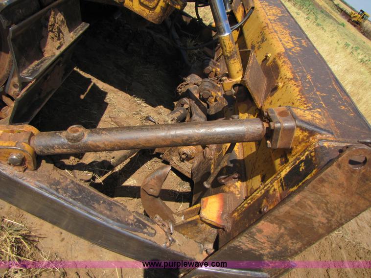 image for item A4667 1980 Caterpillar D6D dozer