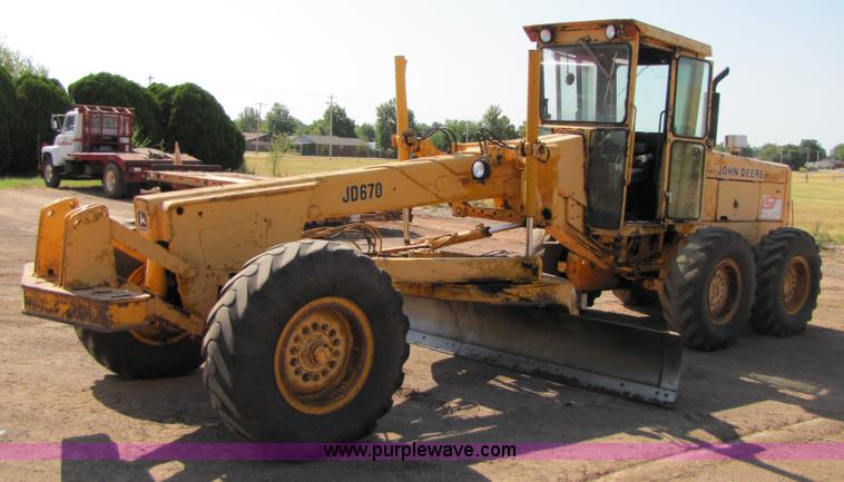 image for item A4669 John Deere 670 motor grader