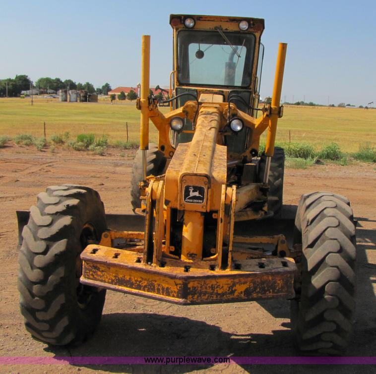 image for item A4669 John Deere 670 motor grader