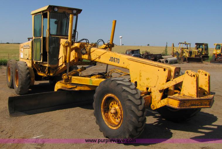 image for item A4669 John Deere 670 motor grader