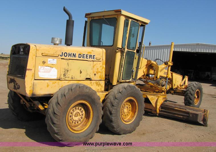 image for item A4669 John Deere 670 motor grader
