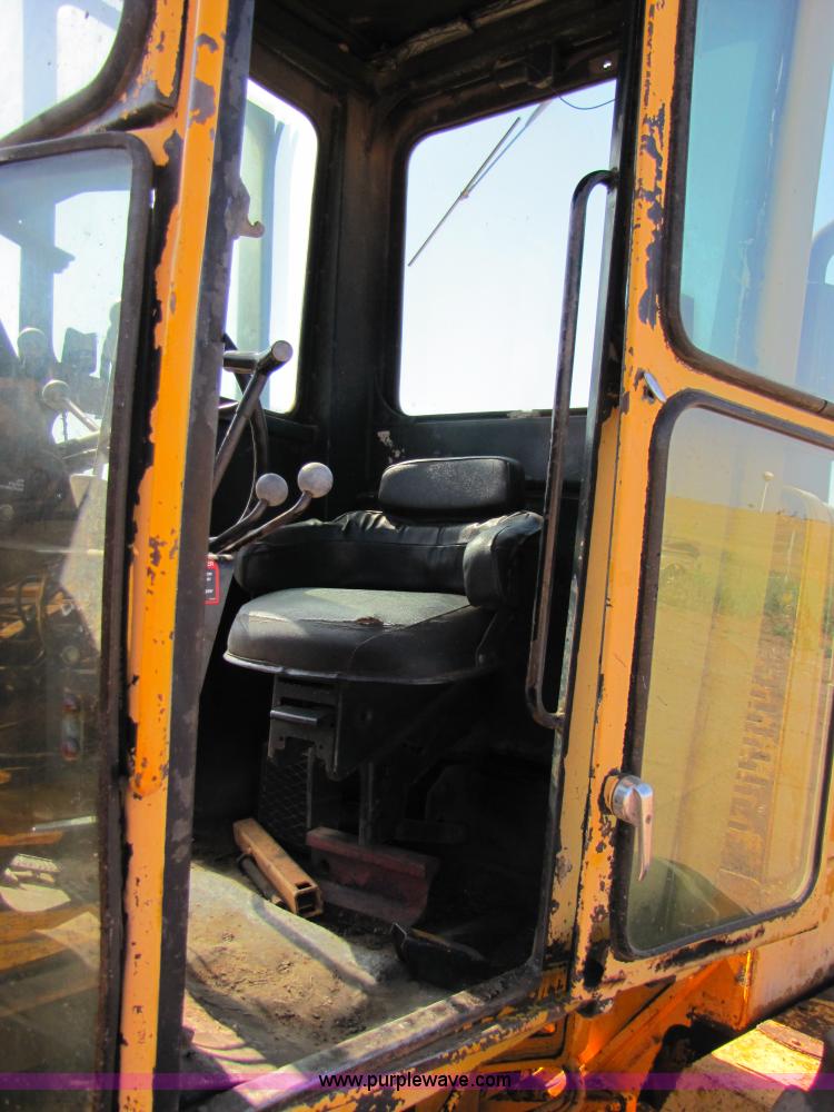 image for item A4669 John Deere 670 motor grader