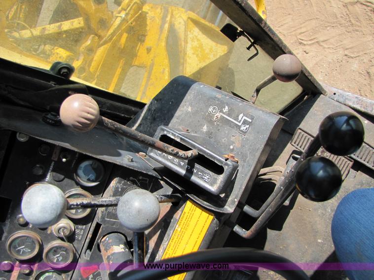 image for item A4669 John Deere 670 motor grader