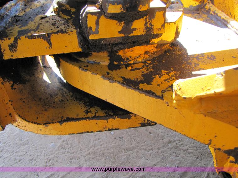 image for item A4669 John Deere 670 motor grader