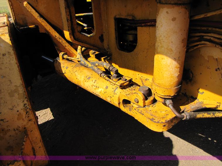 image for item A4669 John Deere 670 motor grader