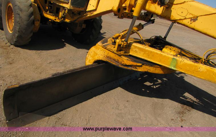 image for item A4669 John Deere 670 motor grader