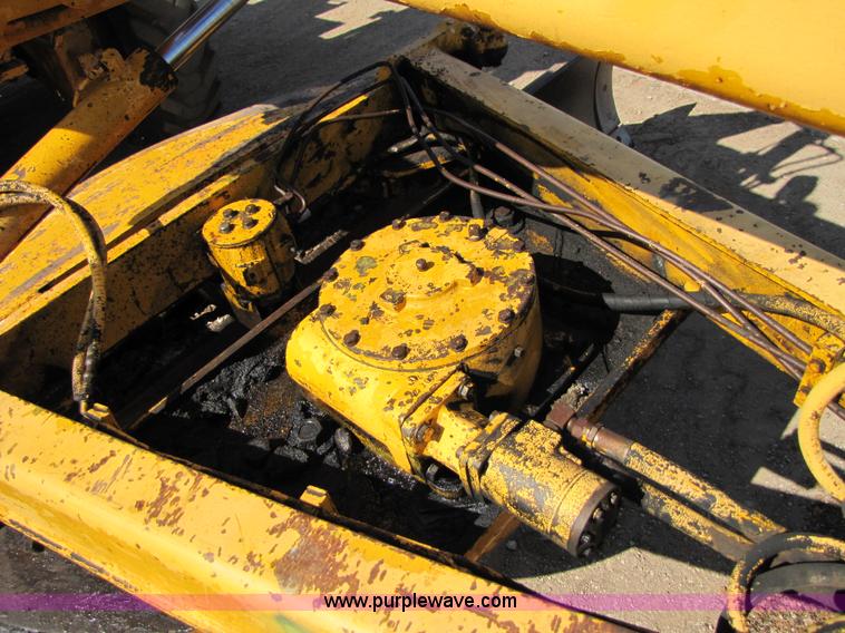 image for item A4669 John Deere 670 motor grader