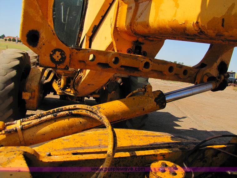 image for item A4669 John Deere 670 motor grader