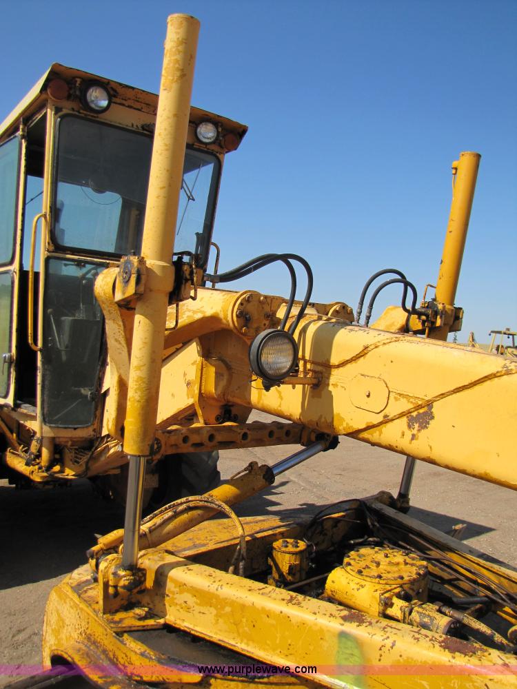 image for item A4669 John Deere 670 motor grader