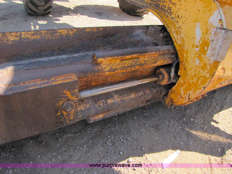 image for item A4669 John Deere 670 motor grader